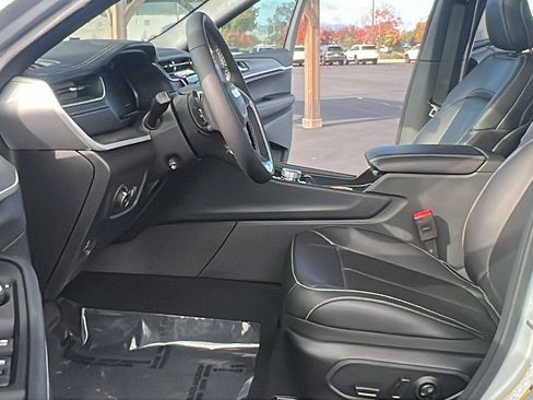 New 2025 Jeep Grand Cherokee Limited w/ Luxury Tech Group II image 15