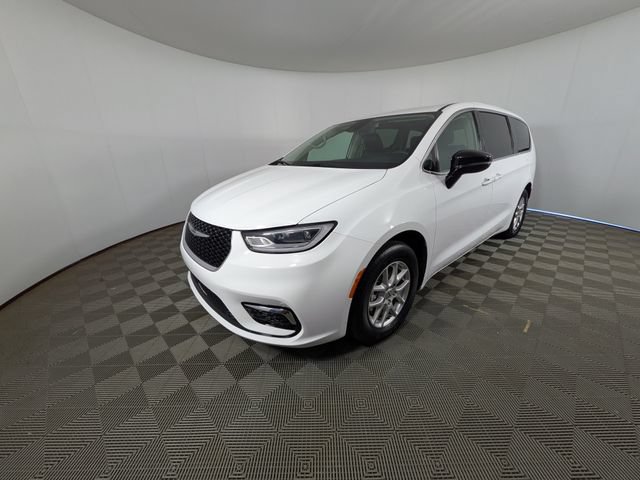 Used 2024 Chrysler Pacifica Touring-L FWD image 31