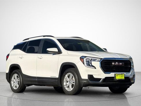 Used 2023 GMC Terrain SLE w/ Driver Convenience Package image 2