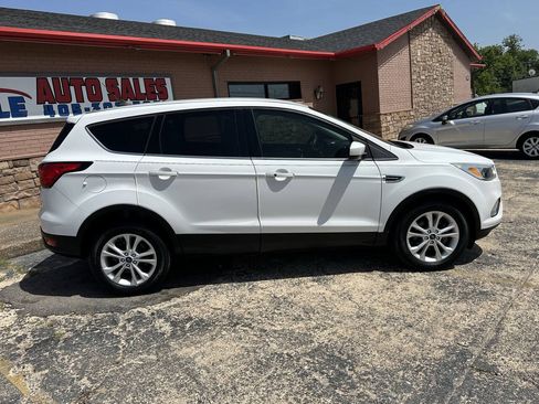 Used 2019 Ford Escape SE FWD image 10