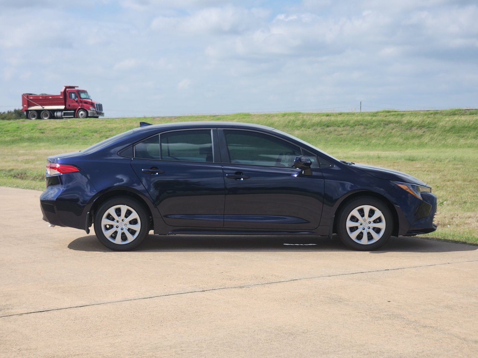 New 2027 Toyota Corolla LE FWD image 7