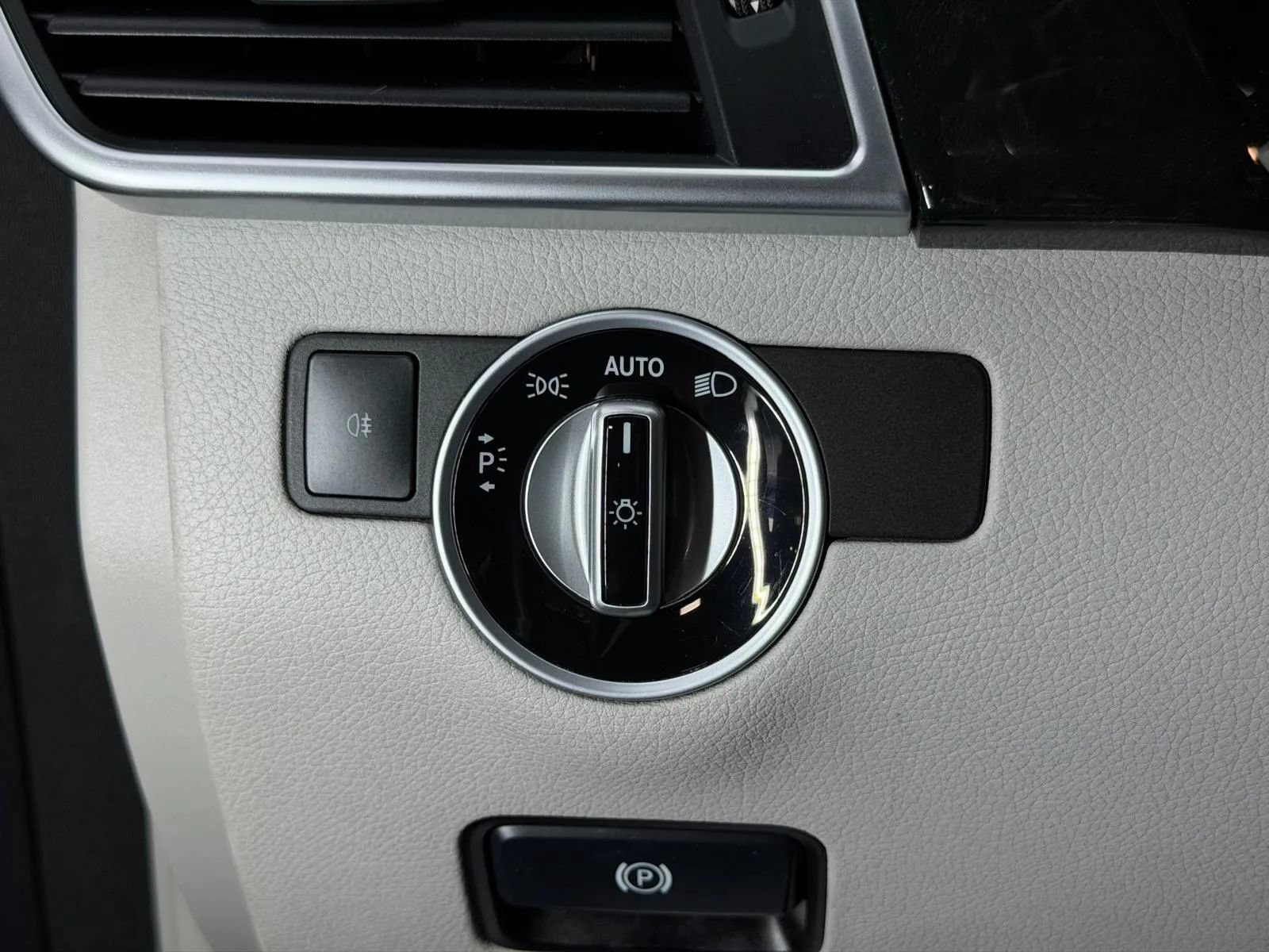Used 2015 Mercedes-Benz ML 350 4MATIC w/ Premium 1 Package image 31