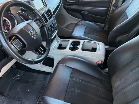Used 2019 Dodge Grand Caravan SXT FWD image 11