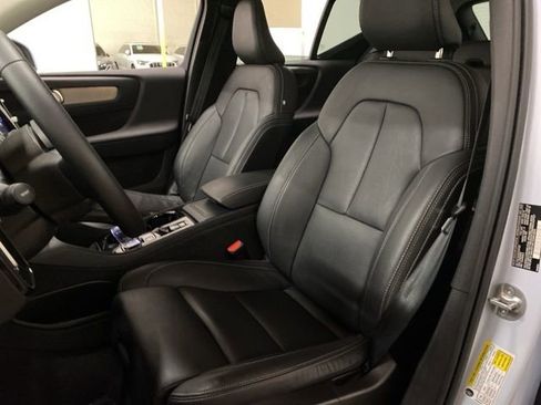 Used 2025 Volvo XC40 B5 Plus image 68