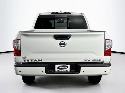 Used 2022 Nissan Titan SV image 10
