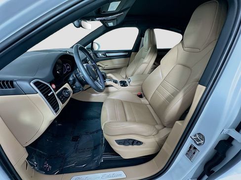 Certified 2023 Porsche Cayenne Platinum Edition AWD/4WD image 5