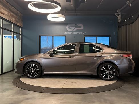 Used 2020 Toyota Camry SE image 6