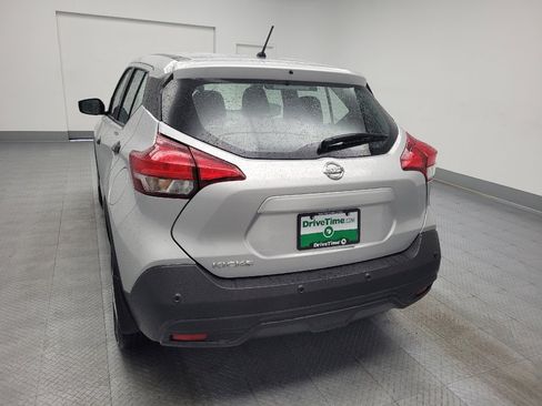 Used 2020 Nissan Kicks S image 6