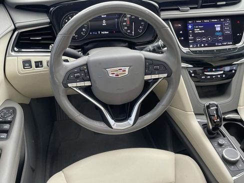 Used 2020 Cadillac XT6 Premium Luxury image 13
