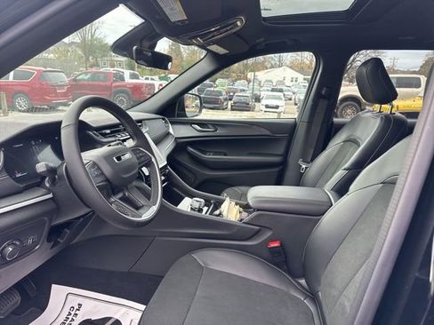 New 2025 Jeep Grand Cherokee Altitude image 14