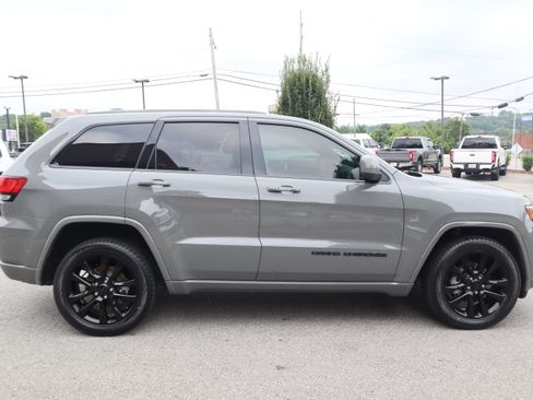 Used 2020 Jeep Grand Cherokee Altitude AWD/4WD image 6
