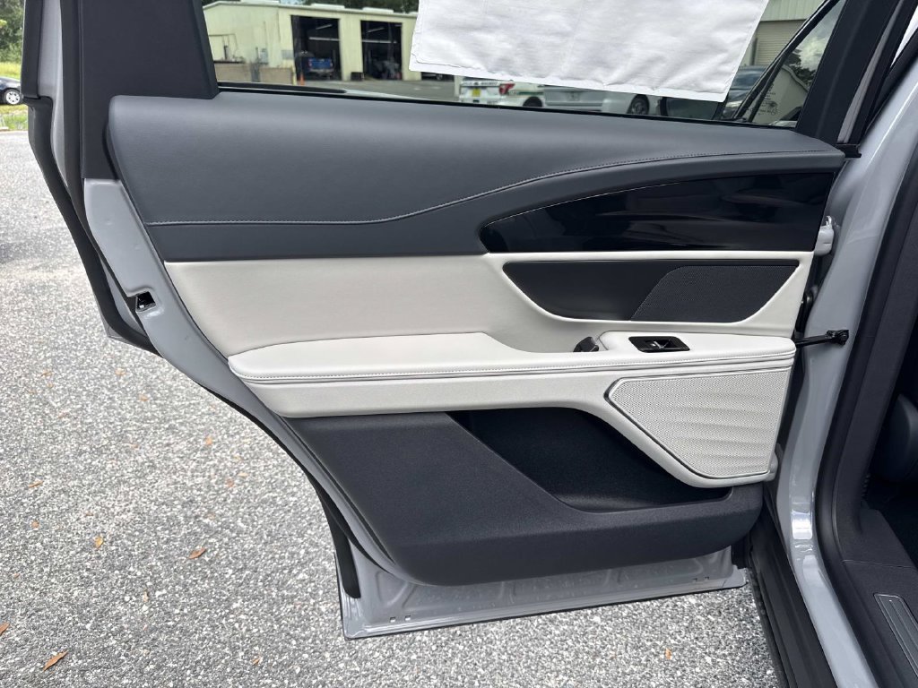 New 2026 Lincoln Nautilus Premier AWD/4WD image 13
