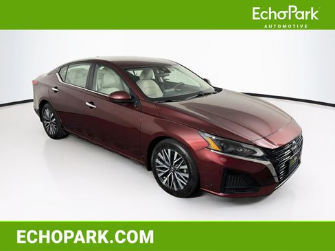 Used 2023 Nissan Altima 2.5 SV FWD image 1
