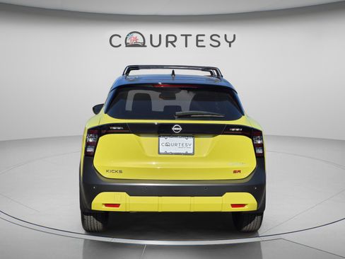 Certified 2025 Nissan Kicks SR FWD image 6