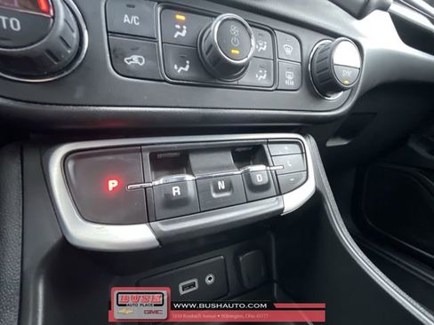 Used 2022 GMC Terrain SLE w/ Driver Convenience Package image 16