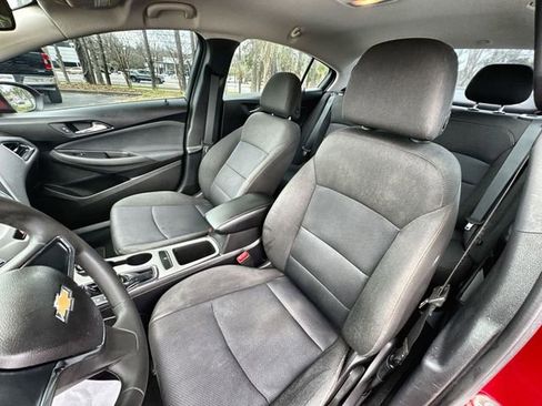 Used 2018 Chevrolet Cruze LS image 19
