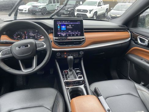 Certified 2024 Jeep Compass Limited image 17