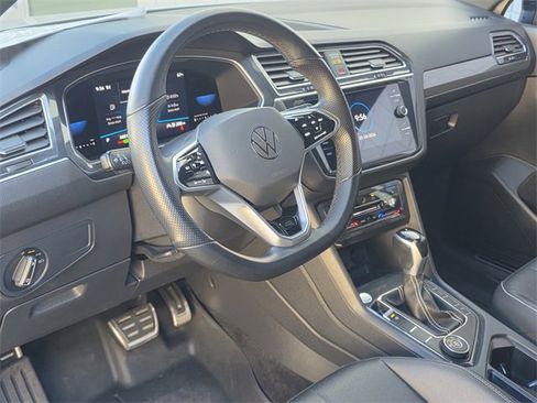 Used 2023 Volkswagen Tiguan SE R-Line image 9