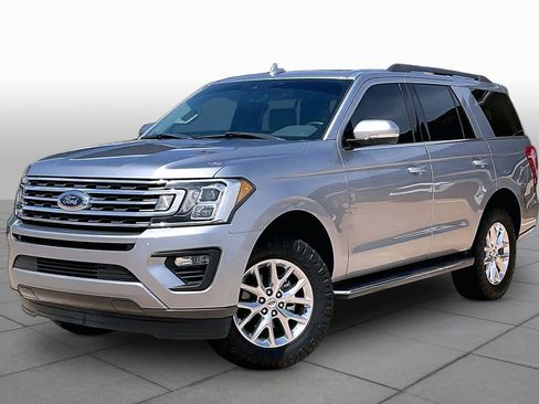 Used 2020 Ford Expedition XLT w/ Equipment Group 202A RWD image 3