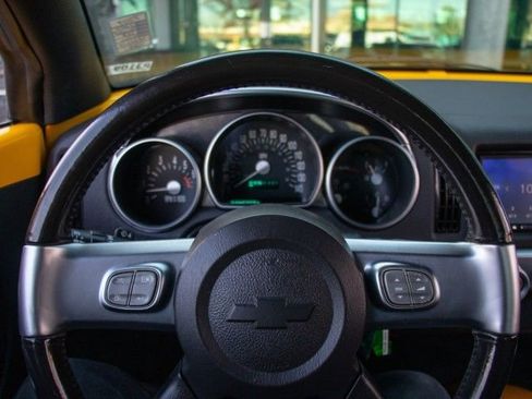 Used 2004 Chevrolet SSR w/ Preferred Equipment Group image 12