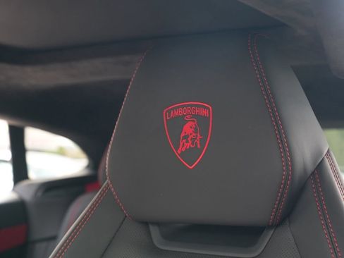 Used 2022 Lamborghini Urus AWD/4WD image 40