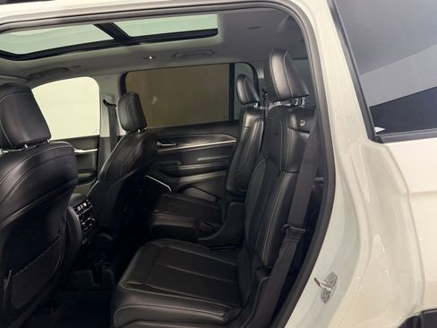 Used 2022 Jeep Grand Cherokee L Limited image 27