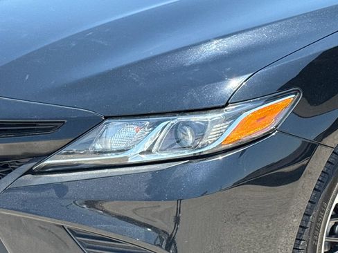 Used 2020 Toyota Camry SE w/ Convenience Package FWD image 4