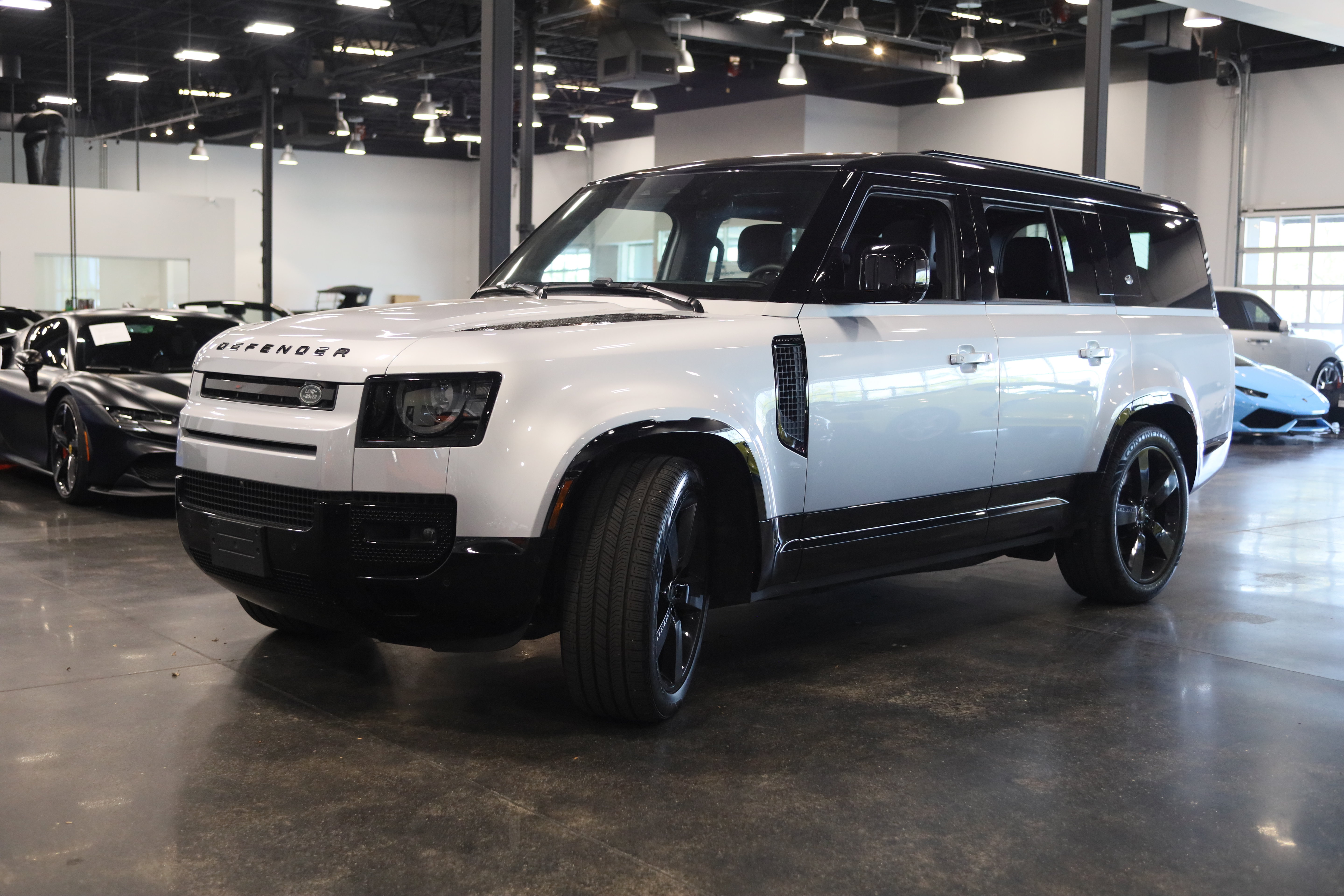 Used 2024 Land Rover Defender 130 X-Dynamic SE AWD/4WD image 3