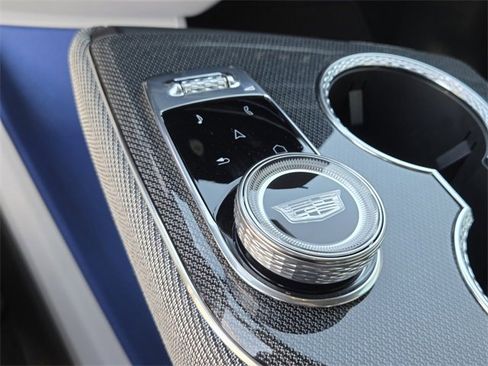 New 2026 Cadillac Optiq Luxury 1 image 28
