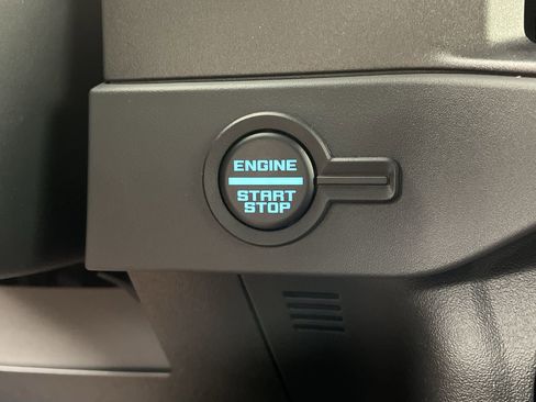 New 2025 Ford Bronco Badlands image 18