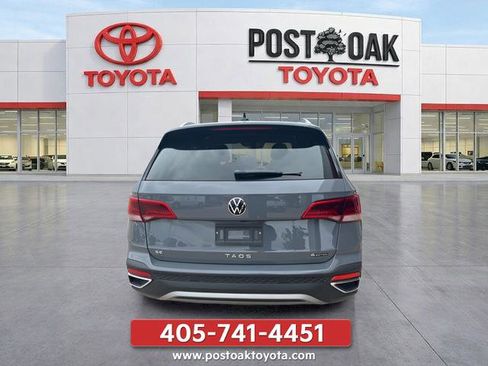 Used 2024 Volkswagen Taos SE w/ Panoramic Sunroof Package AWD/4WD image 13