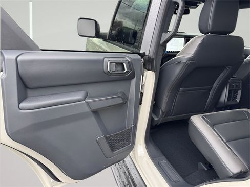 New 2025 Ford Bronco Outer Banks image 32