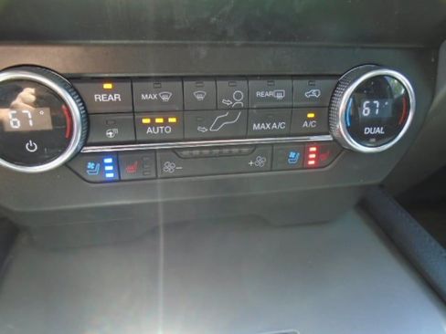 Used 2019 Ford Expedition XLT w/ Equipment Group 202A AWD/4WD image 21