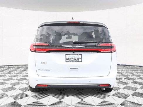 New 2026 Chrysler Pacifica Select image 11