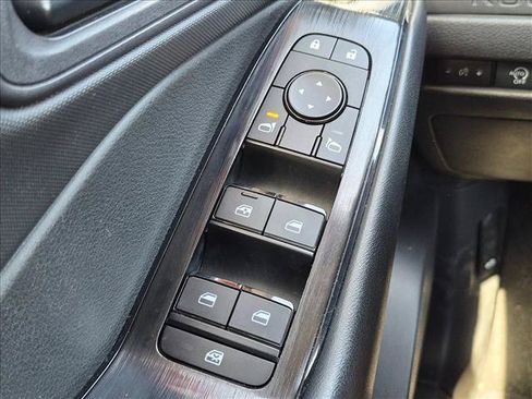 Used 2024 Nissan Rogue S FWD image 6