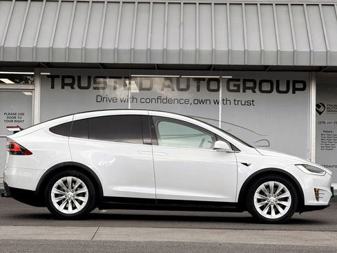 Used 2016 Tesla Model X 90D image 5