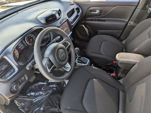 Used 2023 Jeep Renegade Latitude image 19