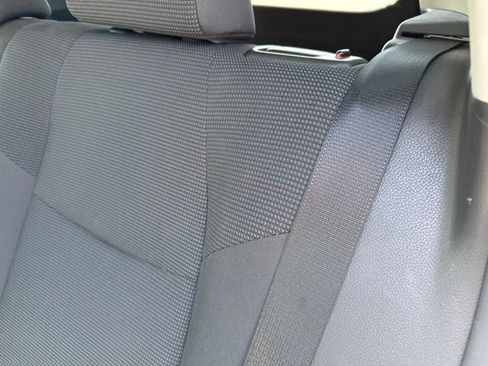 Used 2019 Toyota RAV4 LE FWD image 9