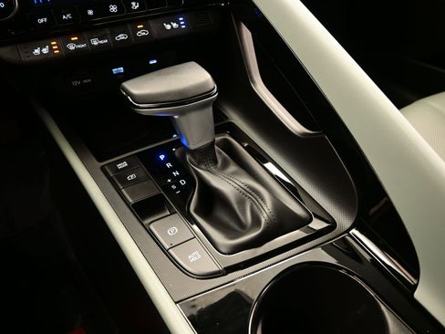 Certified 2025 Hyundai Elantra Limited image 22