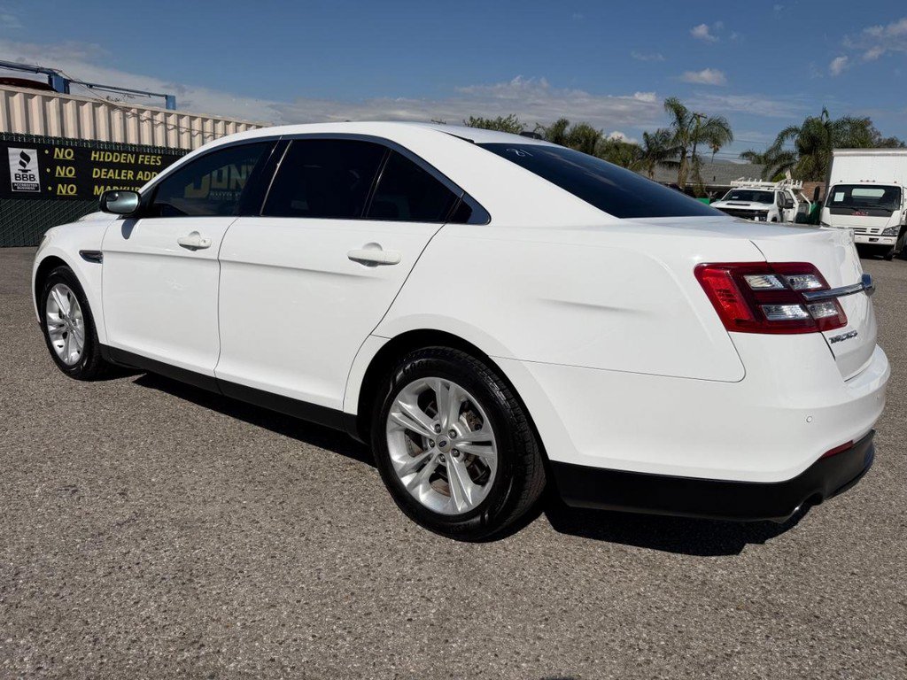 Used 2018 Ford Taurus SEL w/ Equipment Group 201A FWD image 9