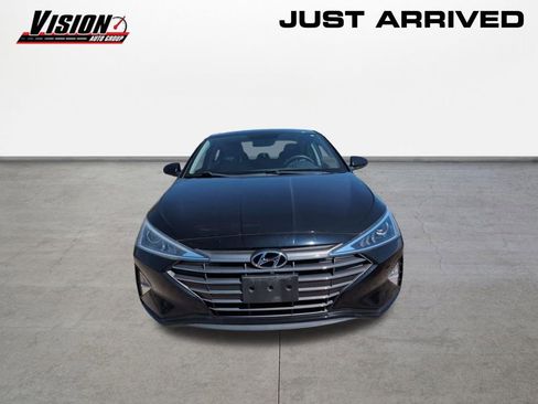 Used 2019 Hyundai Elantra SE w/ Winter Weather Package image 2