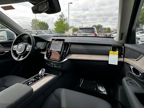 Certified 2025 Volvo XC90 T8 Core w/ Climate Package image 10