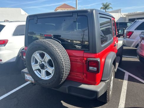 Used 2019 Jeep Wrangler Sport image 3
