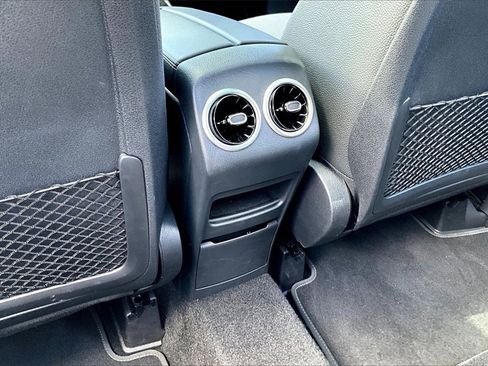 Used 2025 Mercedes-Benz GLB 250 4MATIC image 25