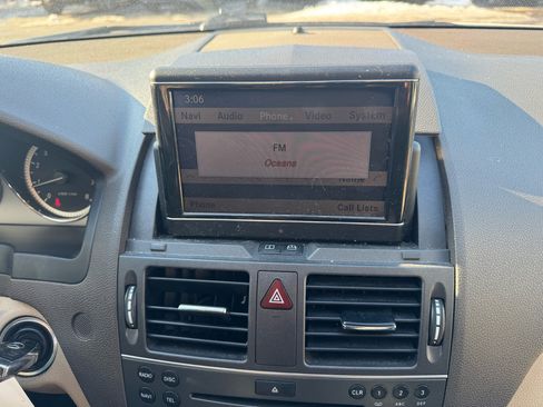 Used 2011 Mercedes-Benz C 300 C300 4MATIC Luxury Sedan image 10