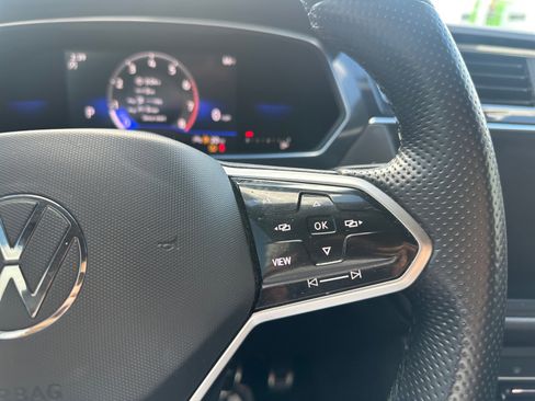 Used 2022 Volkswagen Tiguan SE R-Line image 19