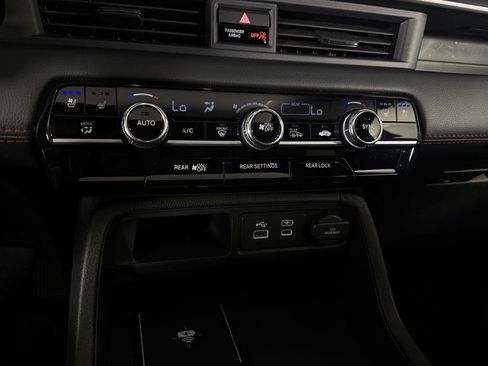 Used 2025 Honda Pilot Black Edition image 20