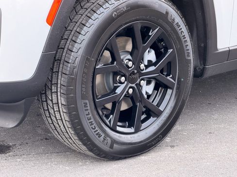 New 2026 Jeep Grand Cherokee Altitude AWD/4WD image 21