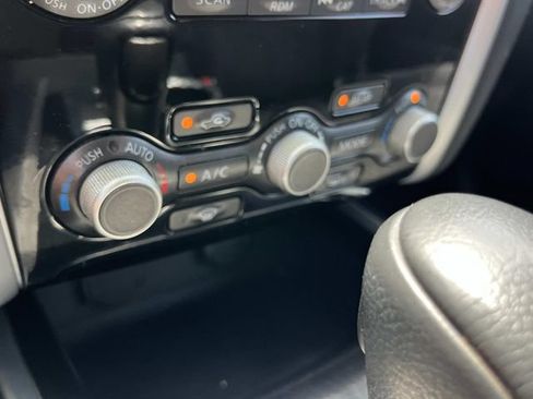 Used 2015 Nissan Pathfinder SV FWD image 33