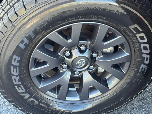 Used 2021 Toyota Tacoma SR5 RWD image 15